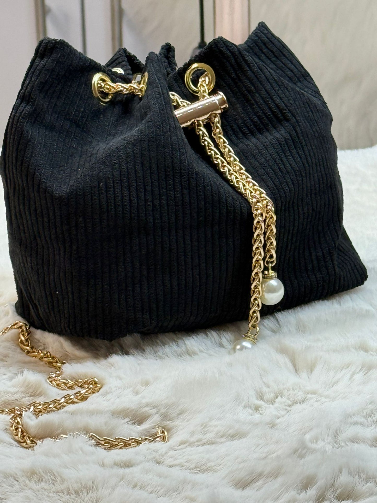Cartera Saco Texturizada en Negra
